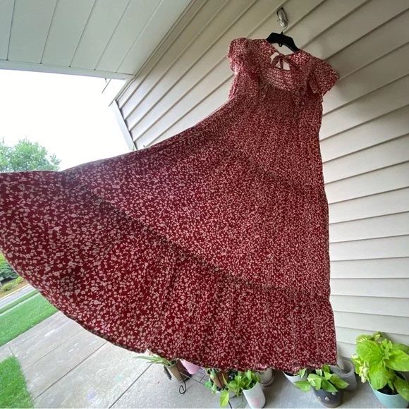 VGUC Old Navy Sz-L(M) Red & White Floral Layers, Ruffled Sleeves, Gathered Chest - Picture 1 of 16